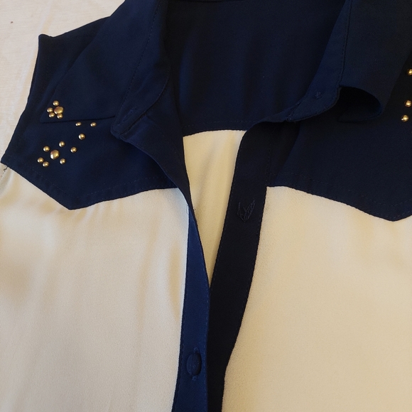 Chloe K Cream Navy Studded Sleeveless Sheer Moto Top Button Up Blouse Size Small - Picture 7 of 12
